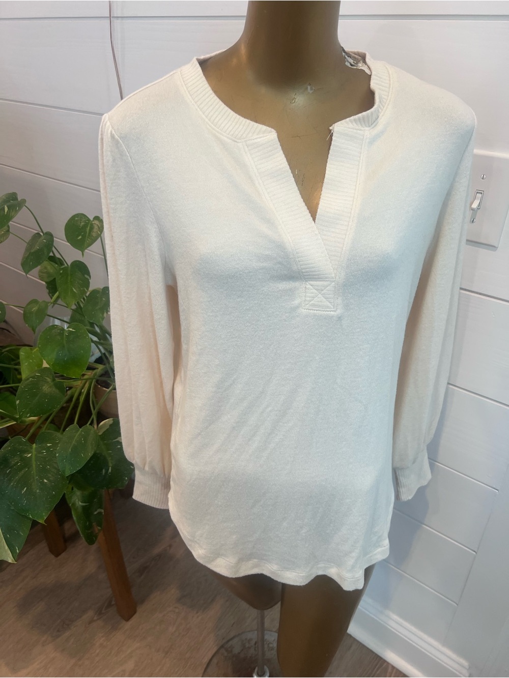 Women's Ivory Knit Split-V Pullover Top Buffalo brand